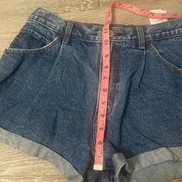A&F Jean Shorts Pleated Cuffed High Rise Size 0 or 25 Blue Washed - Picture 5 of 6